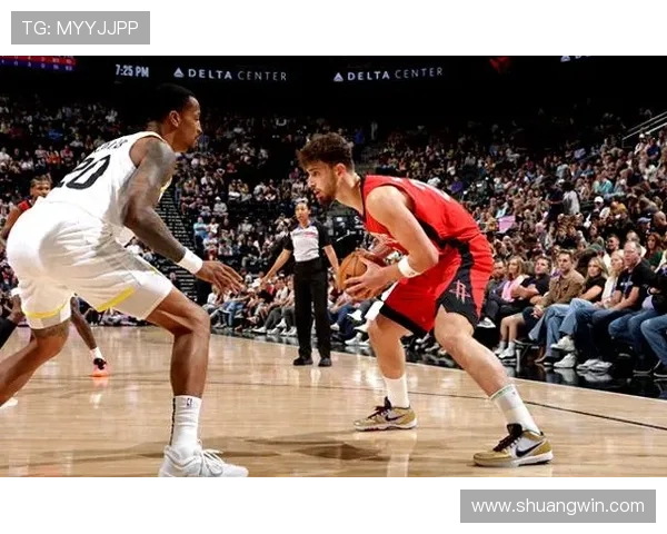 利桑德罗随队恢复有球训练预计10月底前重返赛场 利桑德罗随队恢复有球训练预计10月底前重返赛场